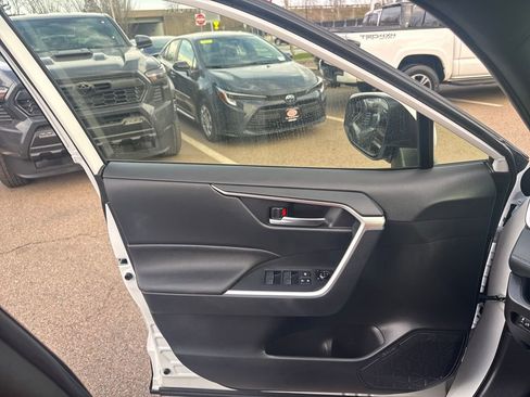Used 2024 Toyota RAV4 SE w/ Convenience Package image 35