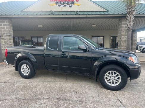 Used 2021 Nissan Frontier SV image 3