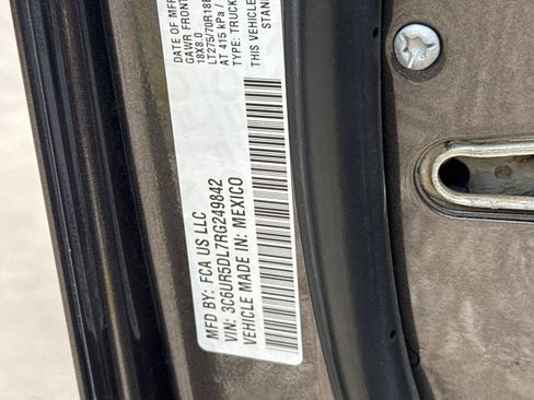 Used 2024 RAM 2500 Big Horn AWD/4WD image 27