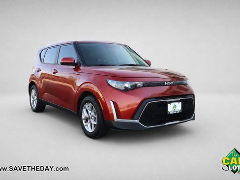 Used 2024 Kia Soul LX w/ Option Group 015 FWD image 10