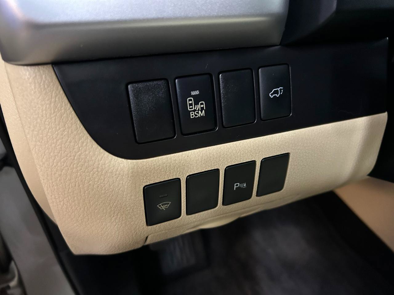Used 2016 Toyota Highlander Limited AWD/4WD image 18