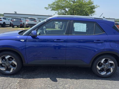 Used 2023 Hyundai Venue SEL w/ Cargo Package image 6