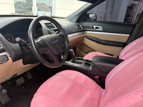 Used 2017 Ford Explorer XLT FWD image 5