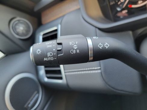Used 2025 Land Rover Discovery Dynamic SE AWD/4WD image 38