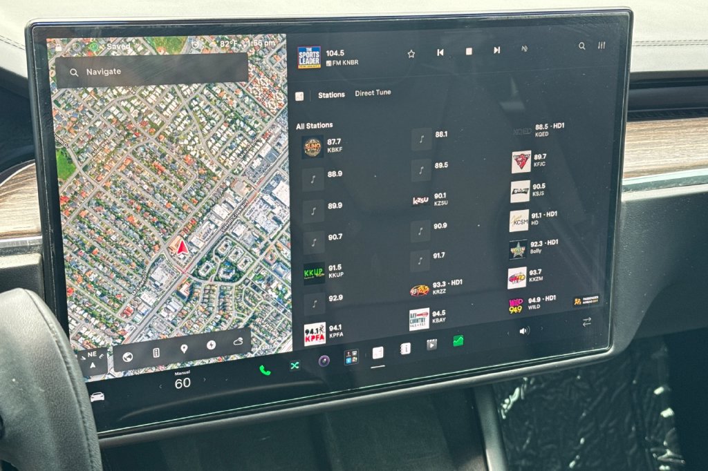 Used 2022 Tesla Model S AWD/4WD image 16