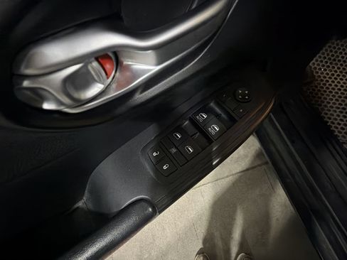 Used 2016 Jeep Cherokee Trailhawk w/ Comfort/Convenience Group AWD/4WD image 25