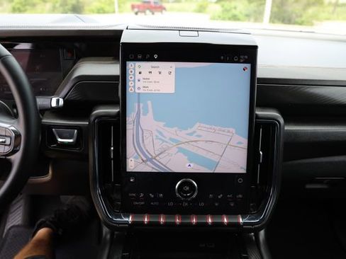 Used 2025 GMC Yukon AT4 AWD/4WD image 18