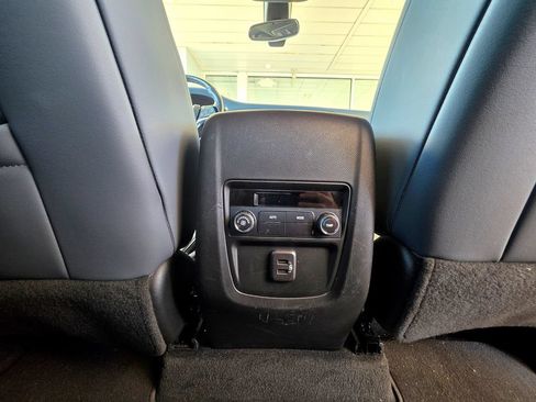 Used 2023 Buick Enclave Essence AWD/4WD image 70