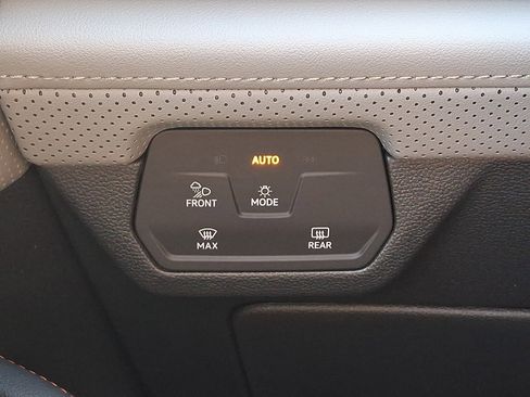 Certified 2025 Volkswagen Atlas Peak Edition SE image 23