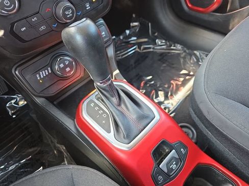 Used 2020 Jeep Renegade Trailhawk w/ Cold Weather Group AWD/4WD image 28