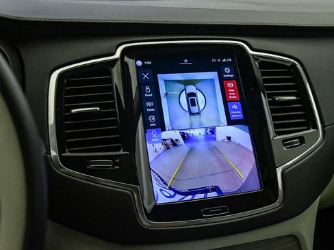 Certified 2025 Volvo XC90 T8 Ultra w/ Protection Package Premier AWD/4WD image 24