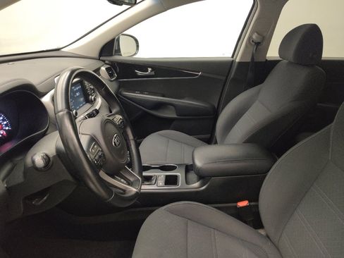 Used 2018 Kia Sorento LX image 17