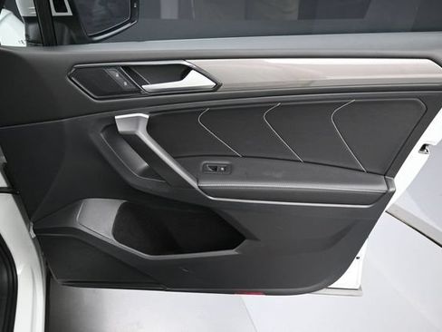 Used 2023 Volkswagen Tiguan SE w/ Panoramic Sunroof Package FWD image 35