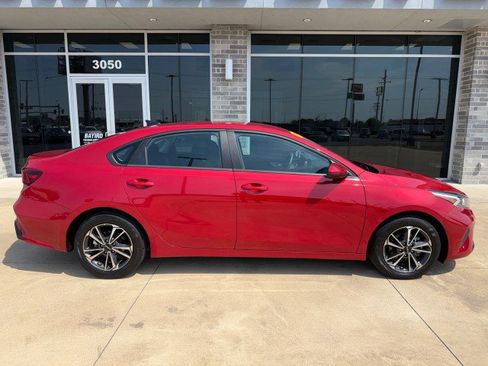 Used 2024 Kia Forte LXS image 3