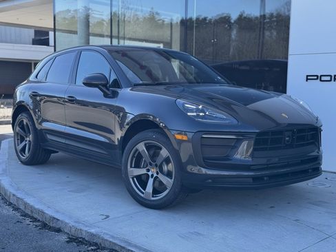 Used 2025 Porsche Macan image 10