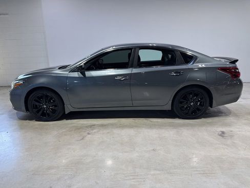 Used 2017 Nissan Altima 2.5 SR w/ Midnight Edition Package FWD image 3