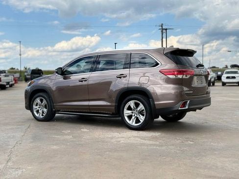 Used 2019 Toyota Highlander Limited FWD image 6