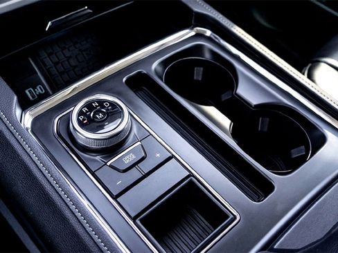 Used 2024 Ford Expedition XLT image 24