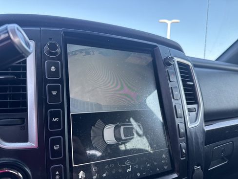 Used 2019 Nissan Titan SV w/ SV Convenience Package image 27