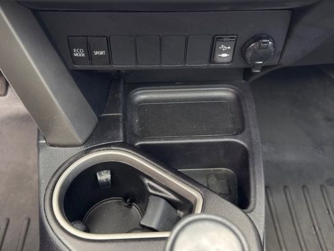 Used 2018 Toyota RAV4 XLE AWD/4WD image 13