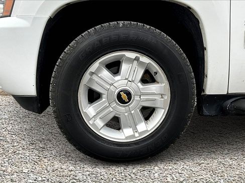 Used 2013 Chevrolet Suburban LT image 9