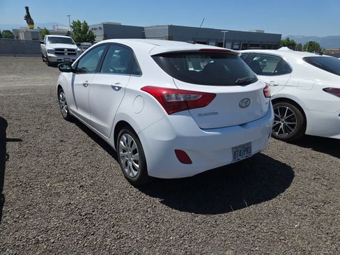 Used 2016 Hyundai Elantra GT FWD image 3