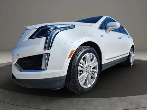 Used 2018 Cadillac XT5 Premium Luxury AWD/4WD image 2