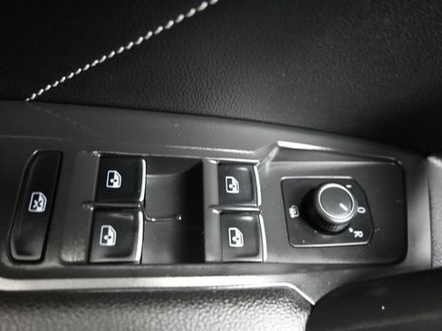 Used 2023 Volkswagen Tiguan SE R-Line FWD image 24