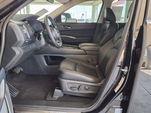Used 2023 Nissan Pathfinder SL w/ Lighting Package (N92) AWD/4WD image 19
