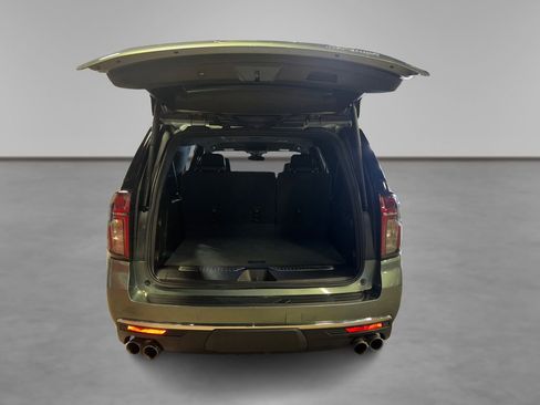 Used 2023 Chevrolet Suburban Premier image 11