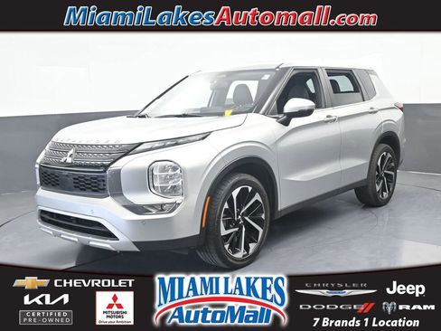 Used 2024 Mitsubishi Outlander SE FWD image 1