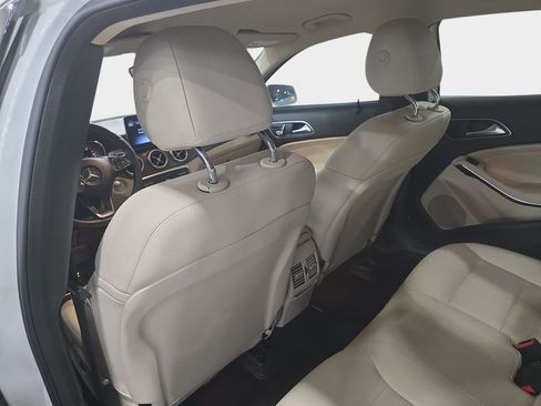 Used 2018 Mercedes-Benz GLA 250 image 12