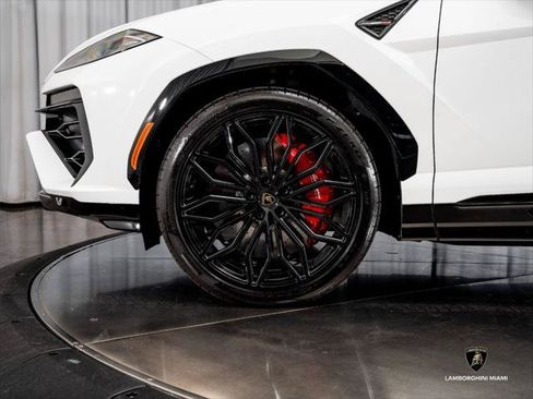 Used 2026 Lamborghini Urus SE AWD/4WD image 8