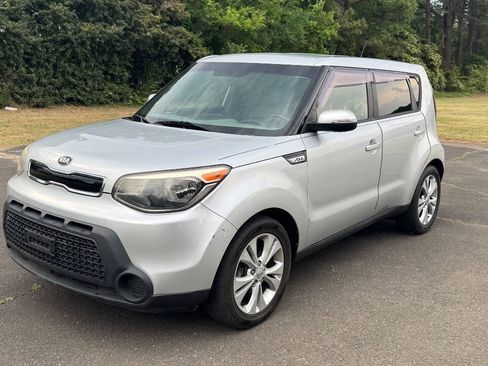 Used 2014 Kia Soul + w/ Audio Package FWD image 4