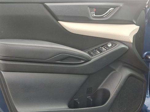 Used 2022 Subaru Ascent Premium w/ Convenience Package image 12