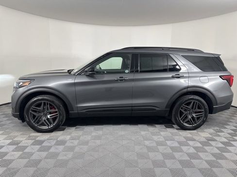Used 2025 Ford Explorer ST-Line w/ ST-Line Street Pack image 6