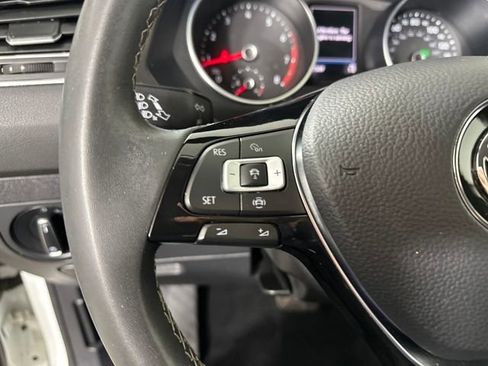 Used 2021 Volkswagen Tiguan SE image 15