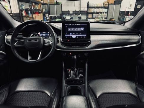 Used 2023 Jeep Compass Latitude image 21