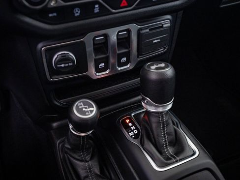 Used 2024 Jeep Wrangler Sport S image 30