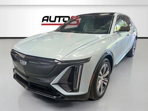Used 2025 Cadillac Lyriq Sport AWD/4WD image 3