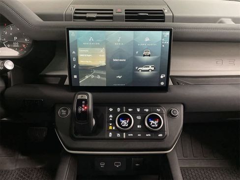 Used 2023 Land Rover Defender 130 X-Dynamic SE image 25