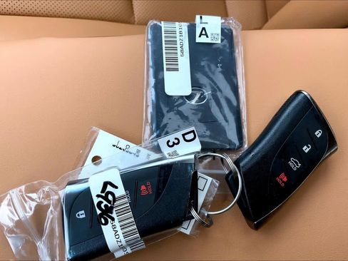 Certified 2025 Lexus ES 350 w/ Premium Package image 15