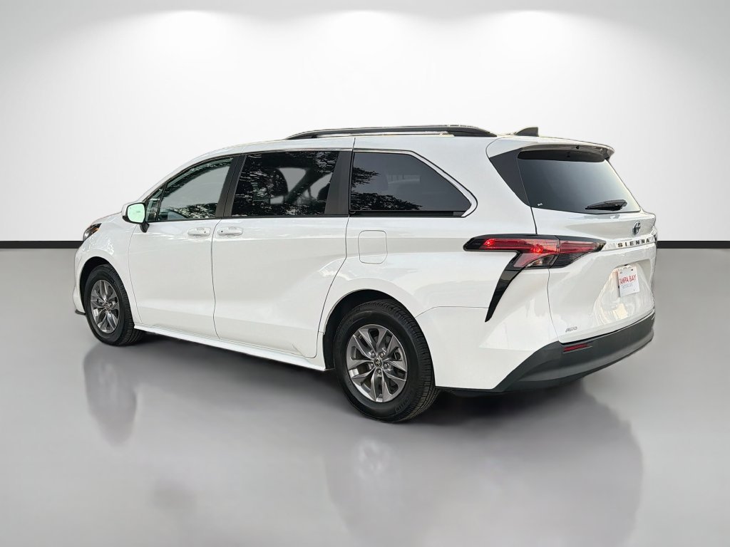 Used 2022 Toyota Sienna LE w/ LE Plus Package AWD/4WD image 5