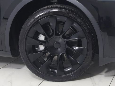 Used 2025 Tesla Model Y Long Range image 16