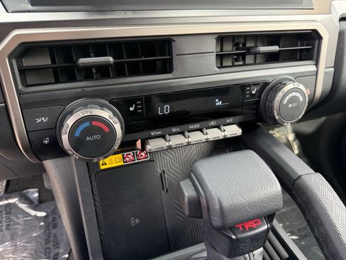 Used 2025 Toyota 4Runner TRD Off-Road image 18