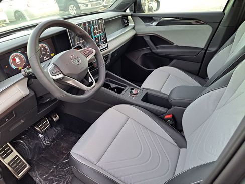 New 2026 Volkswagen Tiguan SE R-Line image 7