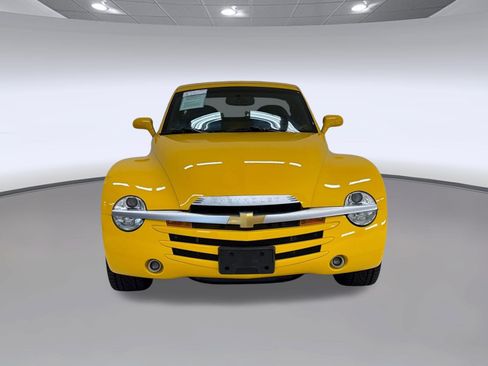 Used 2004 Chevrolet SSR w/ Preferred Equipment Group RWD image 6