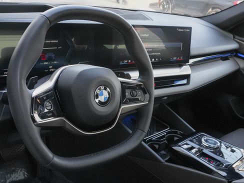 Used 2025 BMW 530i xDrive w/ Executive Package AWD/4WD image 10