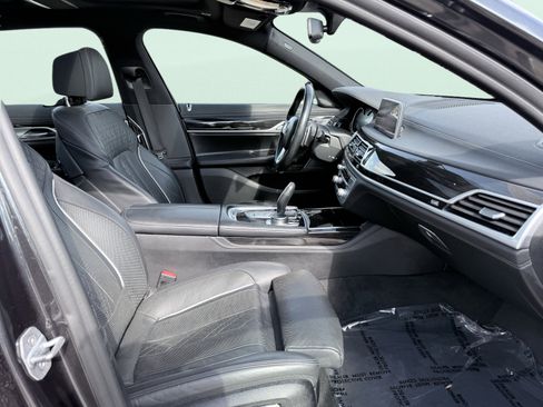 Used 2019 BMW 750i 750i w/ M Sport Package image 27