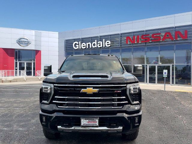 Used 2025 Chevrolet Silverado 2500 LT w/ Z71 Chrome Sport Edition AWD/4WD image 2